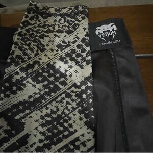 Venum spats Black and Gray snake 🐍 Patterned Leggings